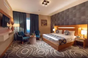 لؤلؤه کریستال (Loulou Crystal Hotel)